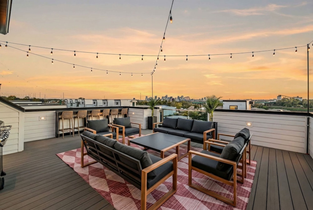 disco lounge double rooftop hot tub nashville