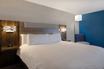 holiday inn express and suites central omaha by ihg