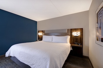 holiday inn express and suites central omaha by ihg