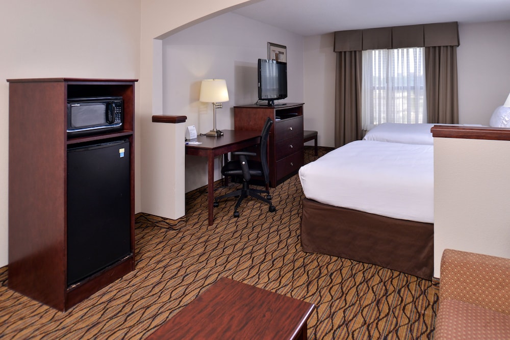 holiday inn express and suites central omaha by ihg