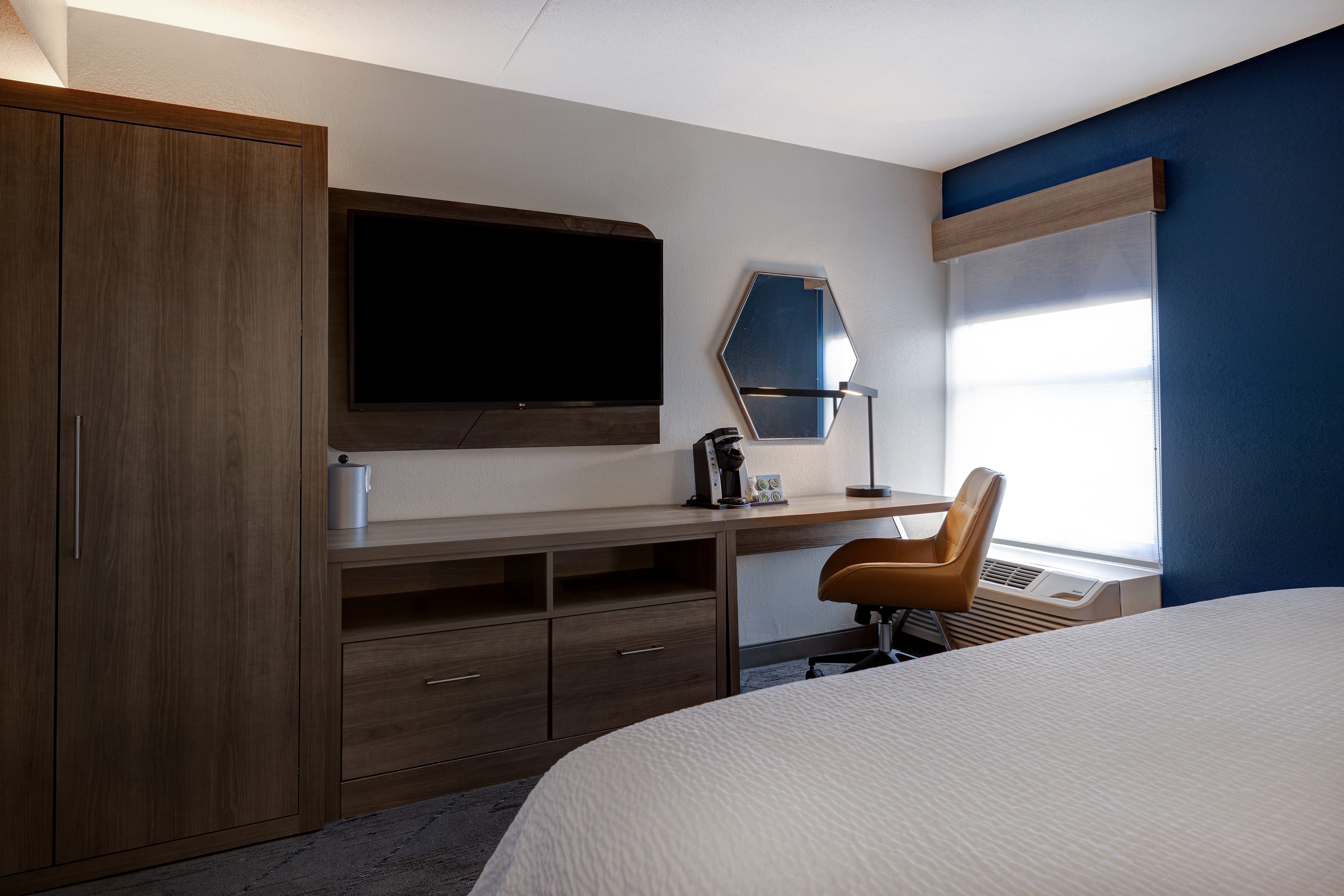 holiday inn express and suites central omaha by ihg