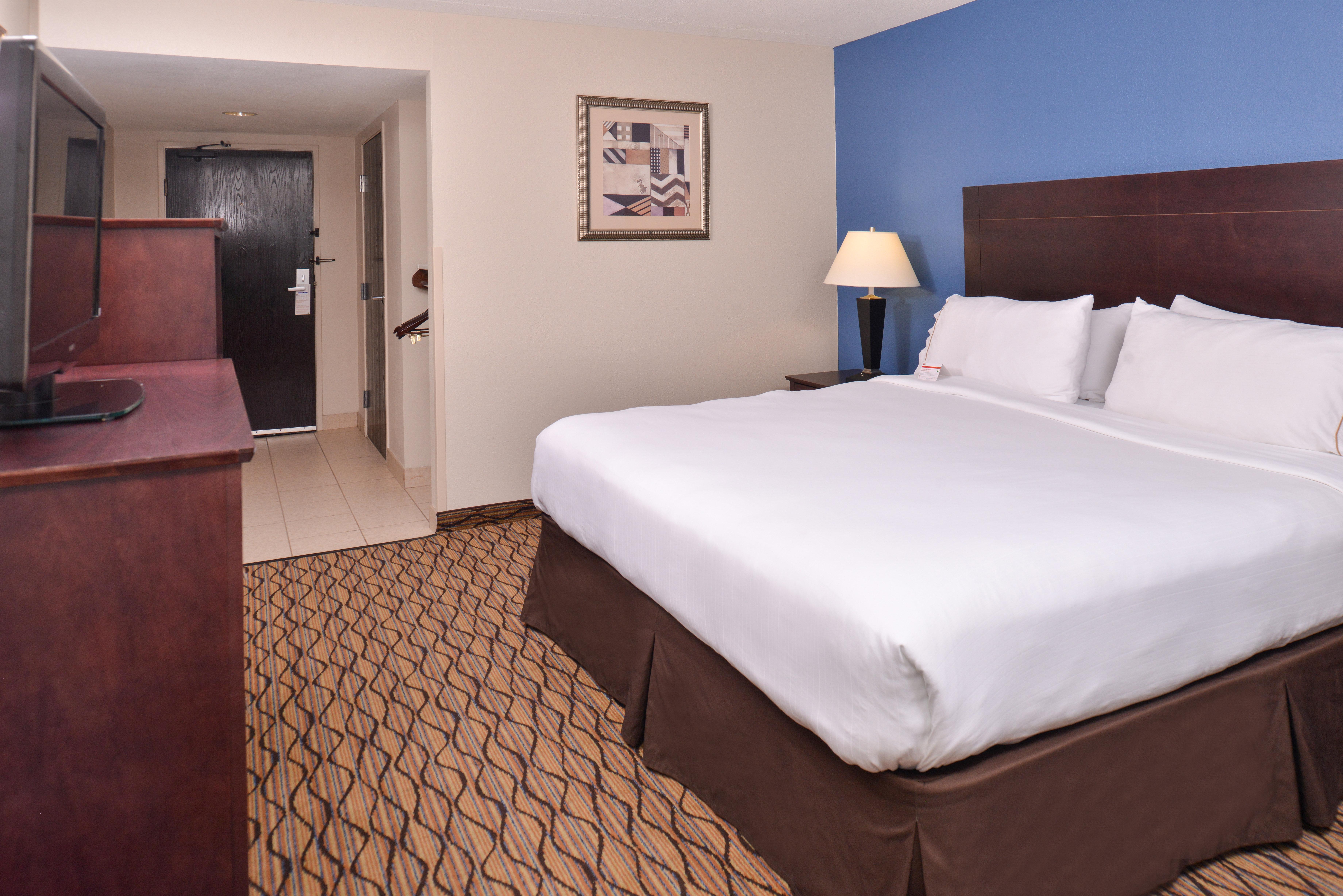 holiday inn express and suites central omaha by ihg