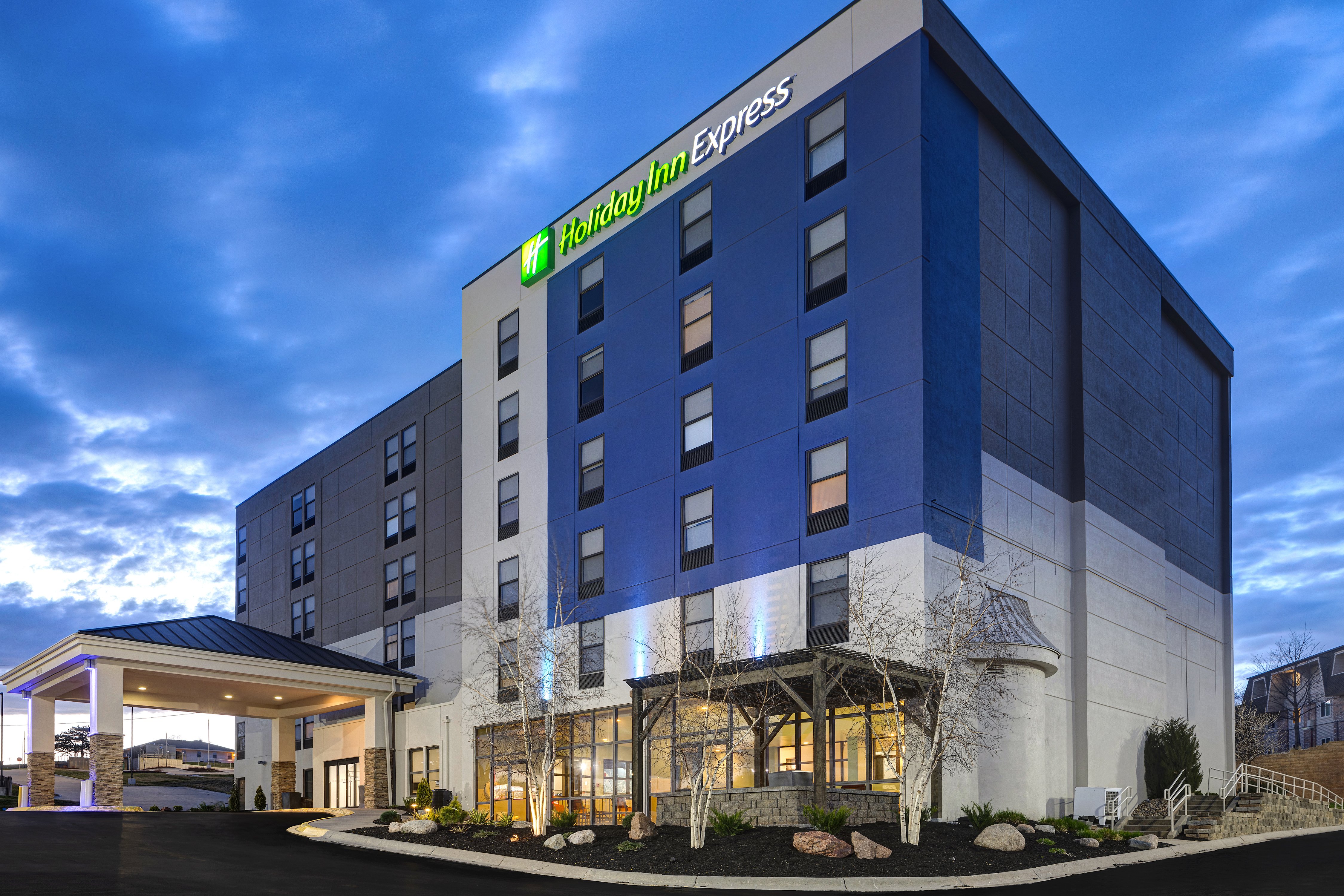 holiday inn express and suites central omaha by ihg