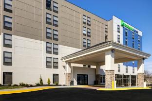 holiday inn express and suites central omaha by ihg