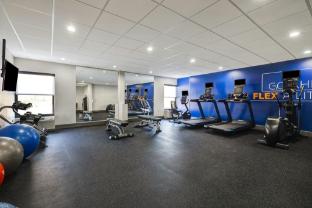 holiday inn express and suites central omaha by ihg