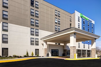 holiday inn express and suites central omaha by ihg