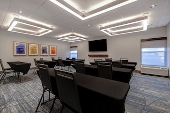 holiday inn express and suites central omaha by ihg