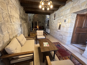 castle cave hotel