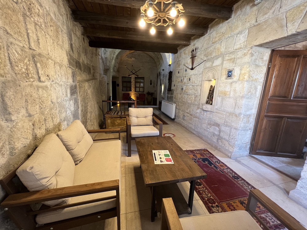 castle cave hotel