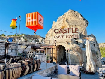 castle cave hotel