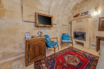 castle cave hotel