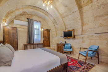 castle cave hotel