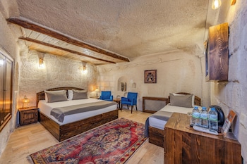 castle cave hotel