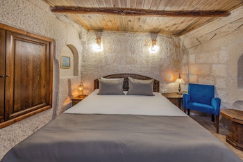 castle cave hotel