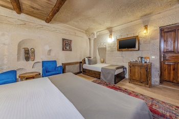 castle cave hotel