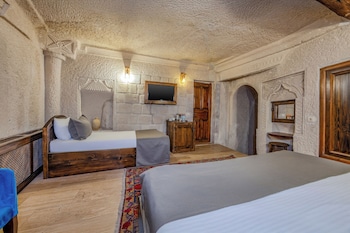 castle cave hotel