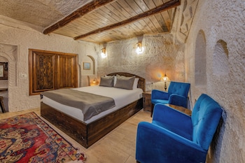 castle cave hotel