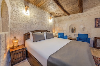 castle cave hotel