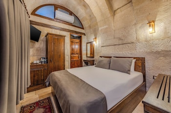 castle cave hotel