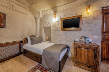 castle cave hotel