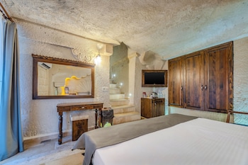 castle cave hotel