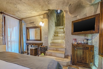 castle cave hotel