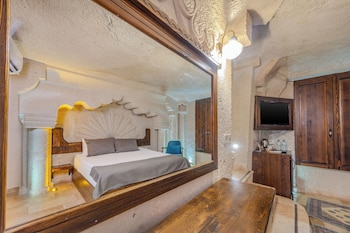 castle cave hotel