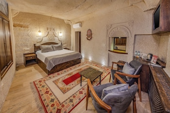 castle cave hotel