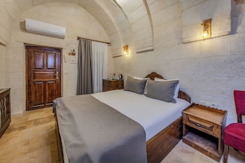 castle cave hotel