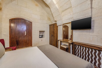 castle cave hotel