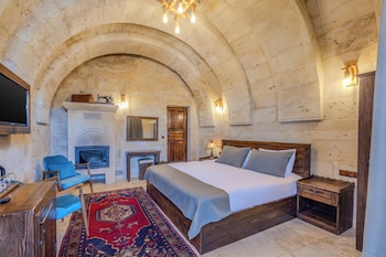 castle cave hotel
