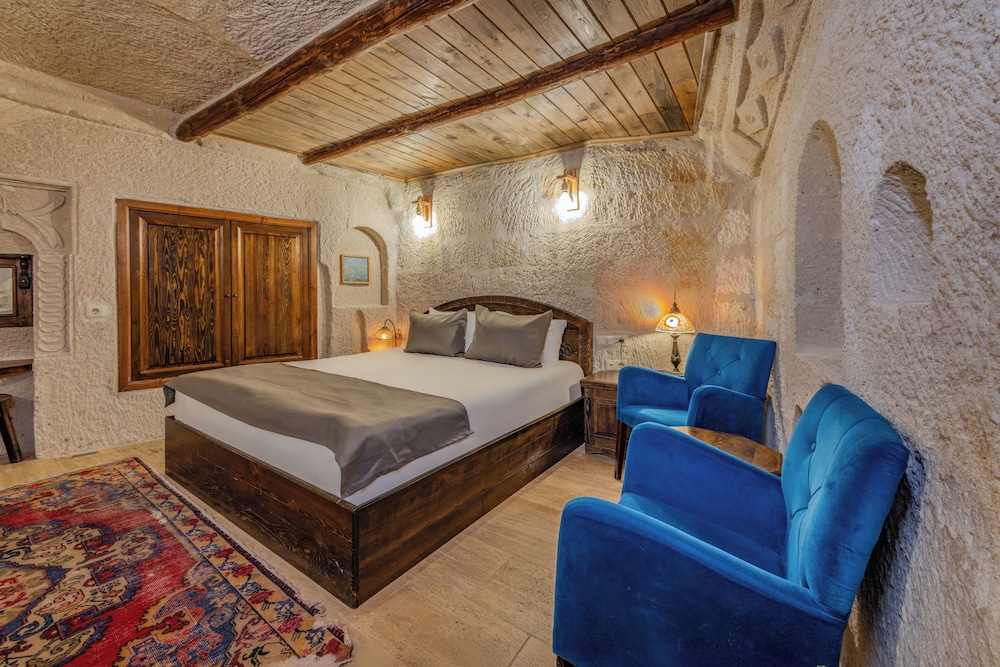 castle cave hotel