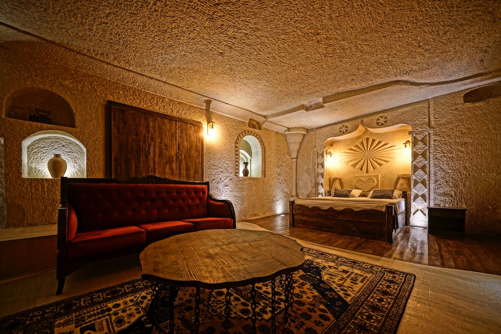 castle cave hotel