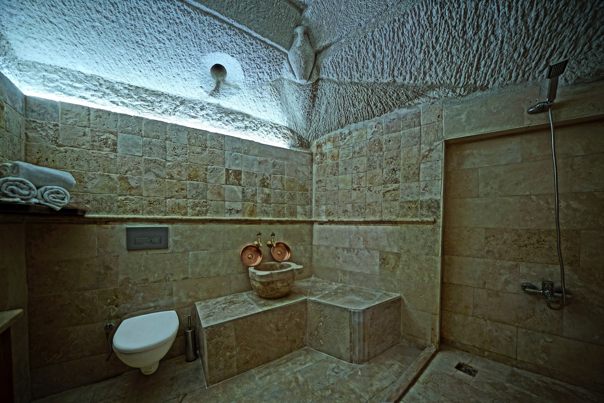 castle cave hotel