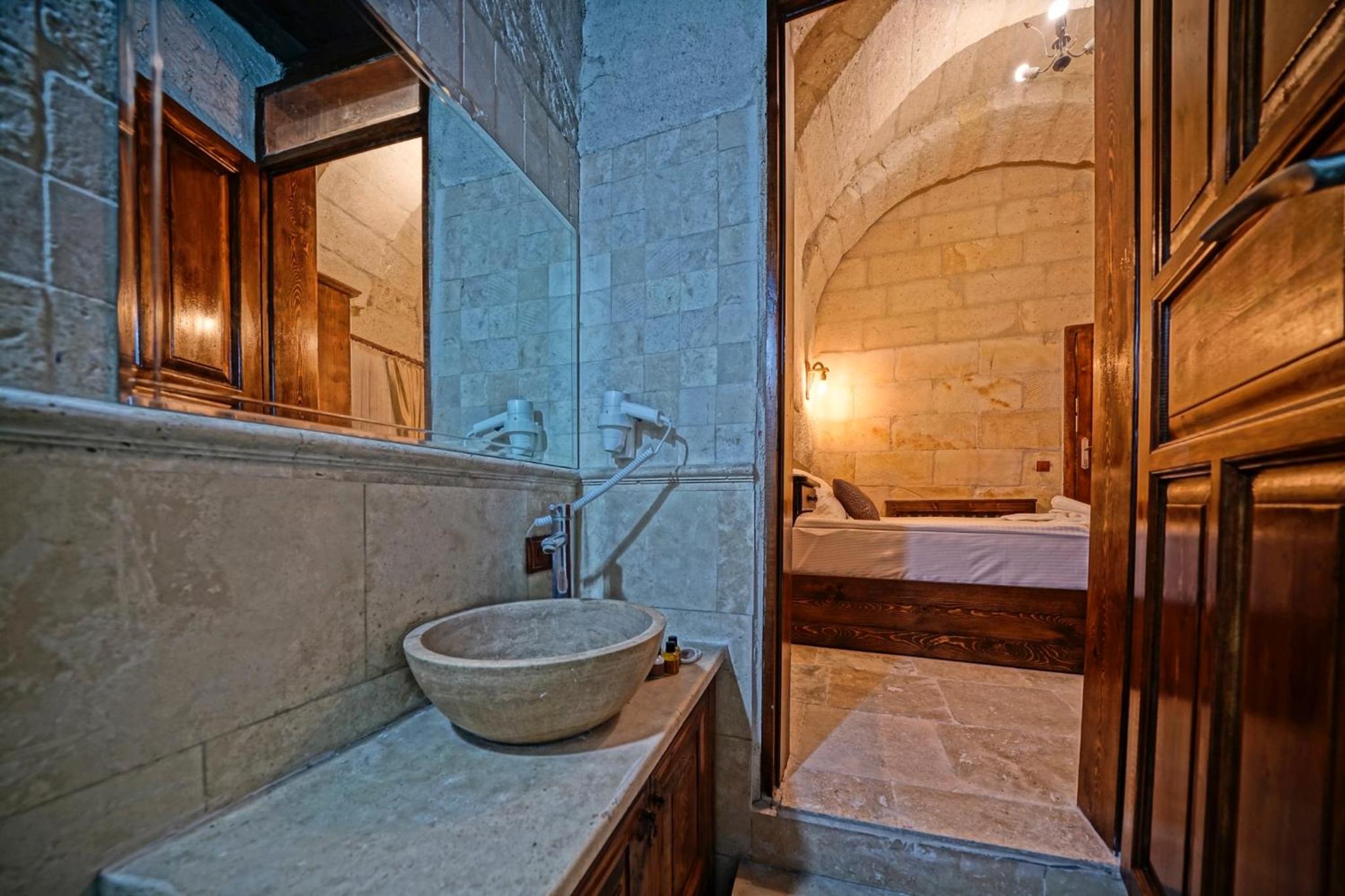 castle cave hotel