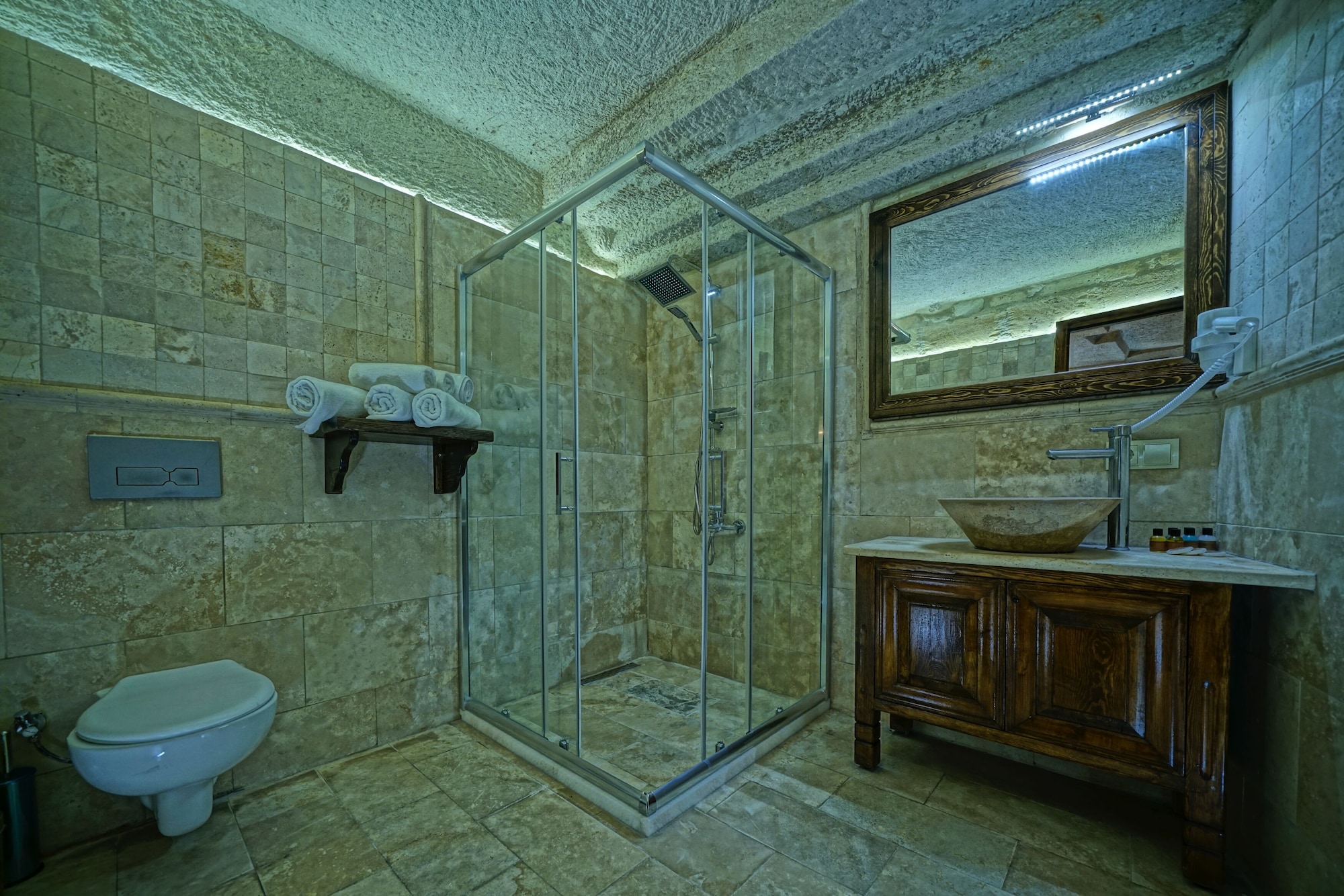 castle cave hotel