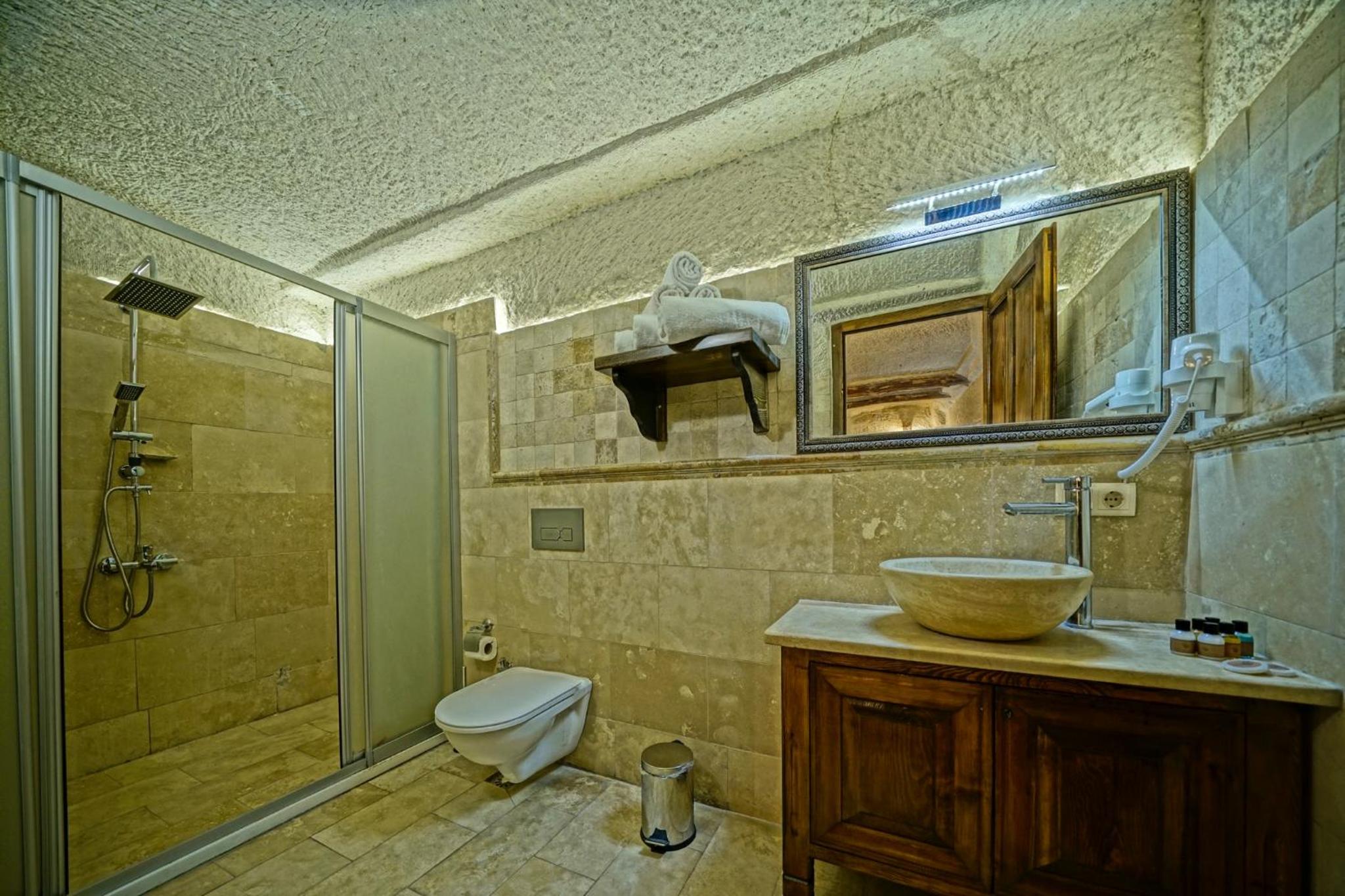 castle cave hotel