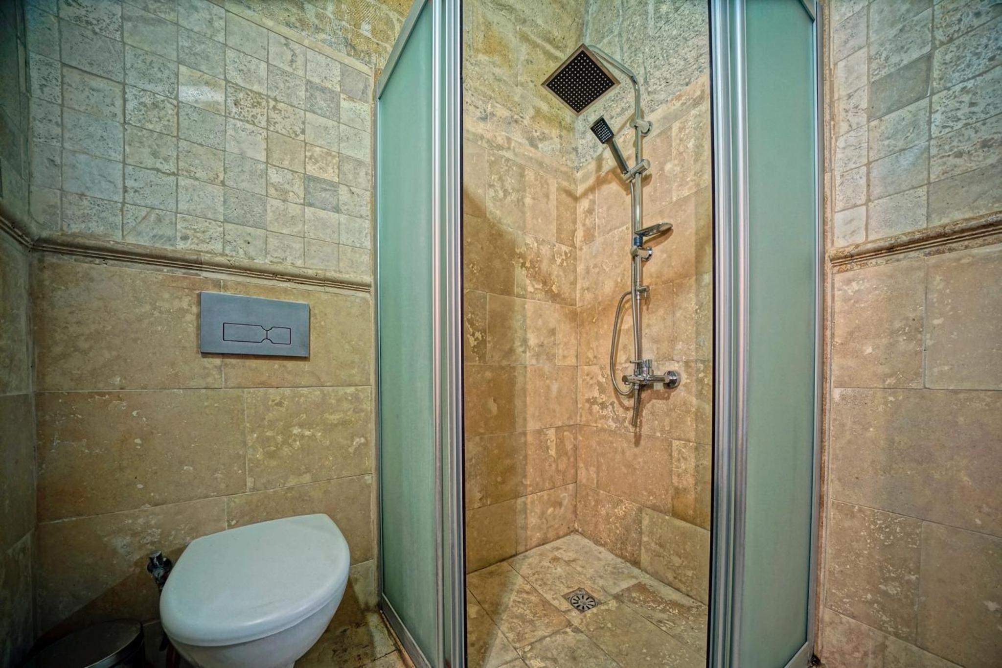 castle cave hotel