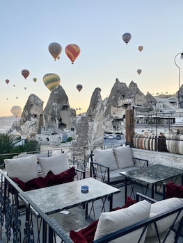 castle cave hotel