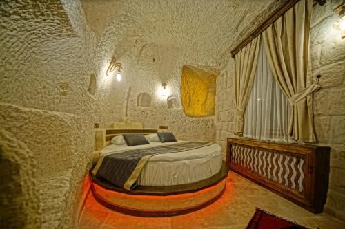 castle cave hotel