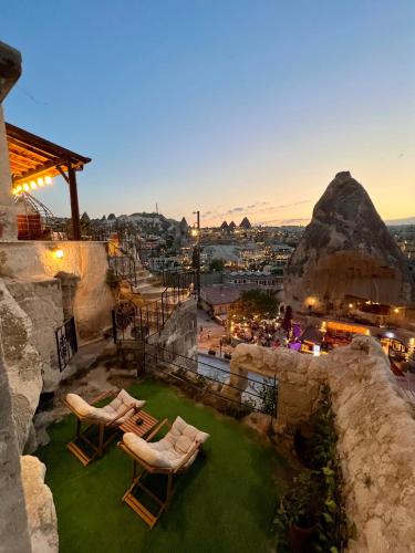 castle cave hotel