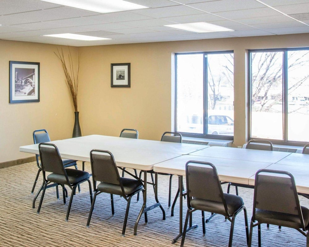 holiday inn express and suites eden prairie minneapolis