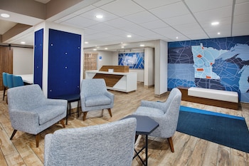 Holiday Inn Express & Suites Eden Prairie - Minneapolis,Near Eden Prairie Center,3 star