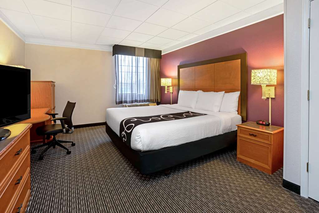 la quinta inn and suites by wyndham tacoma seattle