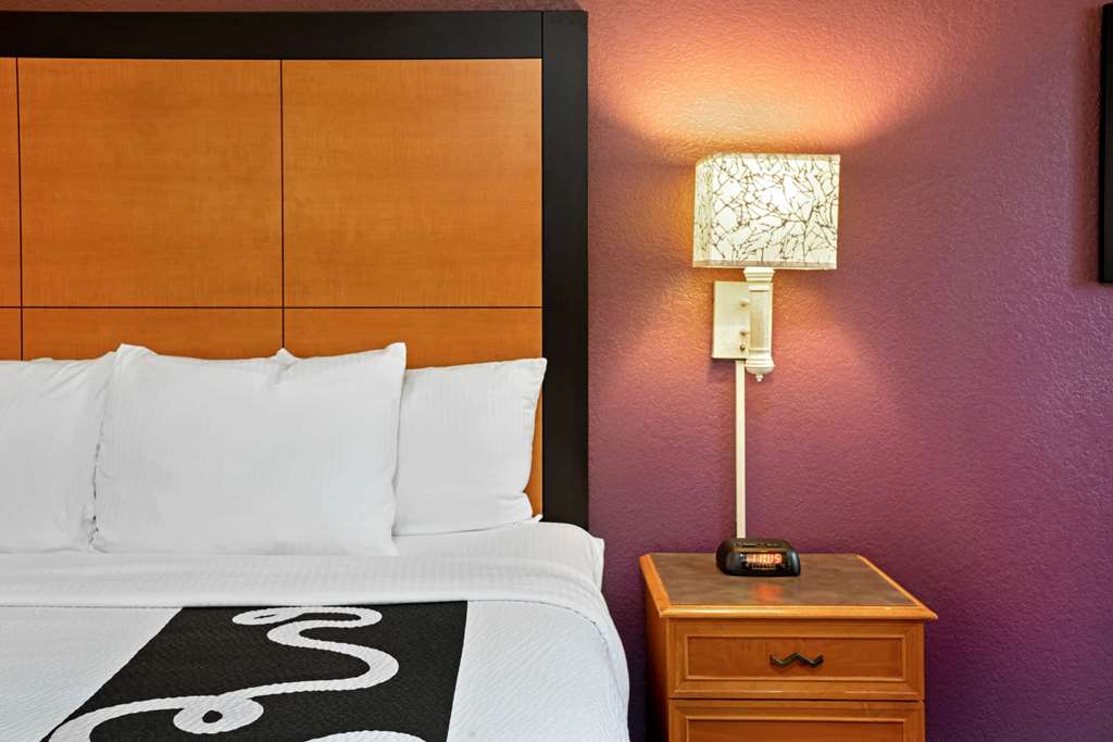 la quinta inn and suites by wyndham tacoma seattle