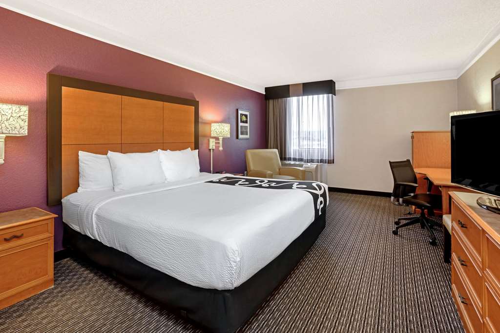 la quinta inn and suites by wyndham tacoma seattle
