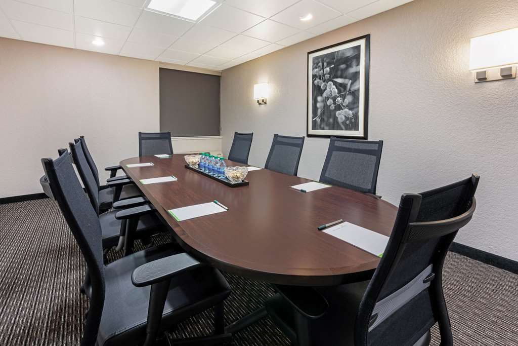 la quinta inn and suites by wyndham tacoma seattle