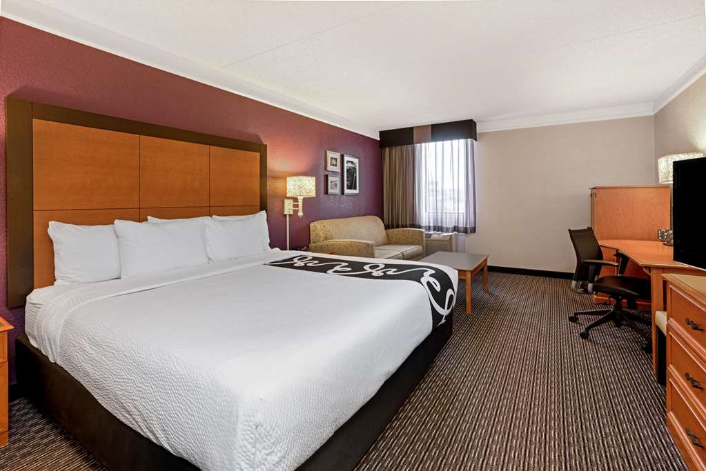 la quinta inn and suites by wyndham tacoma seattle