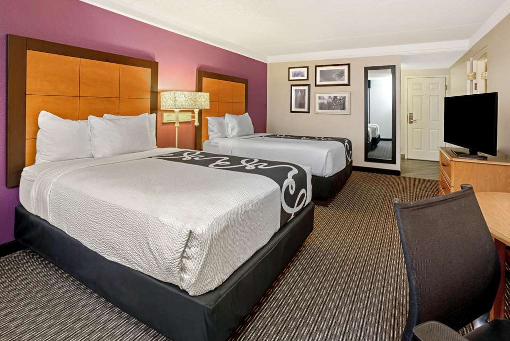 la quinta inn and suites by wyndham tacoma seattle
