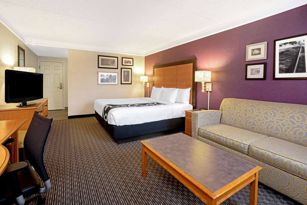 la quinta inn and suites by wyndham tacoma seattle